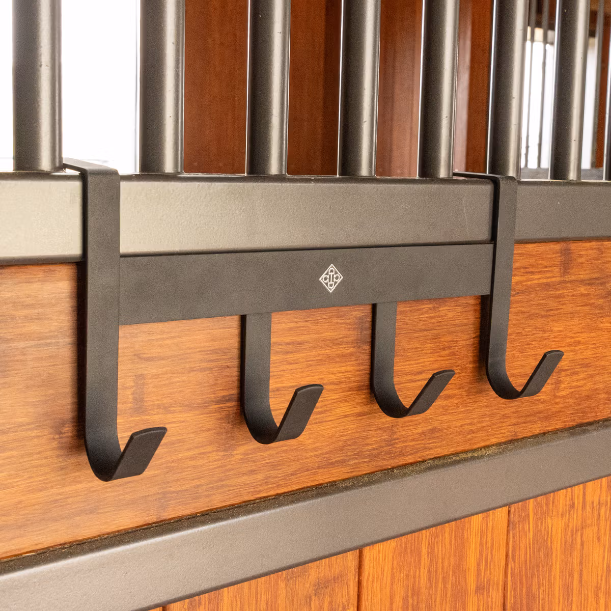 Grooming Deluxe Bridle Rack Metal with 4 Hooks Matt - Image 3