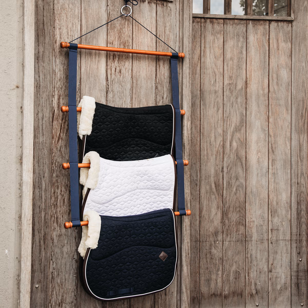 Grooming Deluxe Saddle Pad Holder Luxe - Image 3